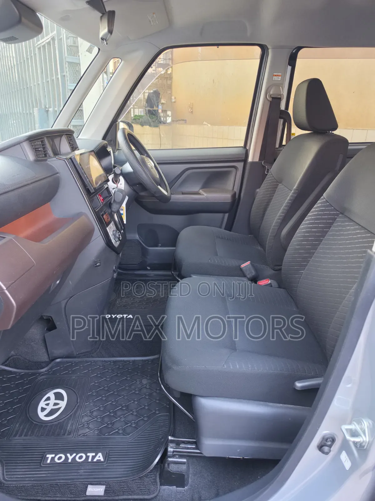 Toyota Roomy 2019 Silver