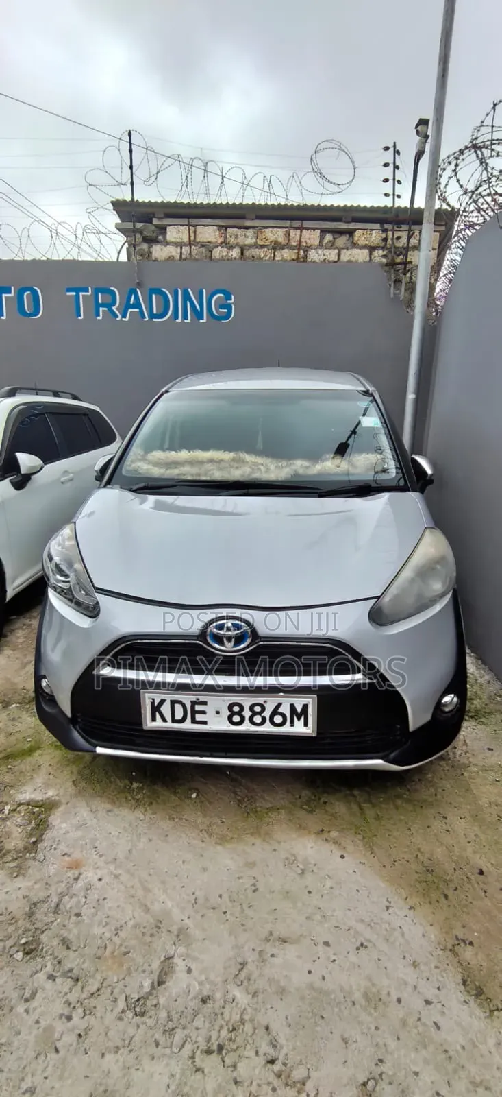 Toyota Sienta 2014 Silver