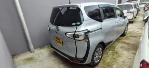 Toyota Sienta 2014 Silver