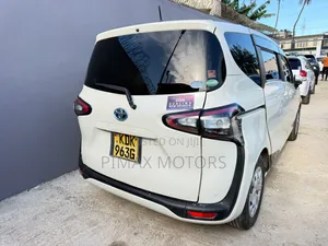 Toyota Sienta 2016 White