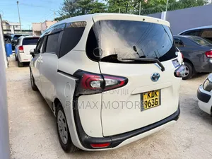 Toyota Sienta 2016 White