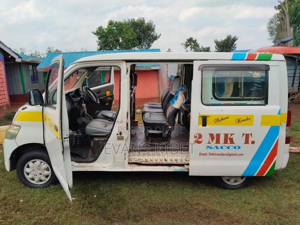 Toyota HiAce 2019 White - thumbnail 2