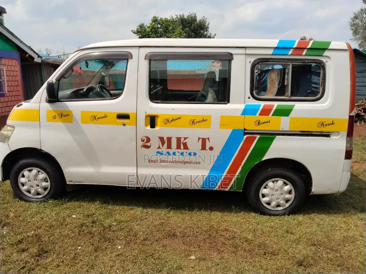 Toyota HiAce 2019 White