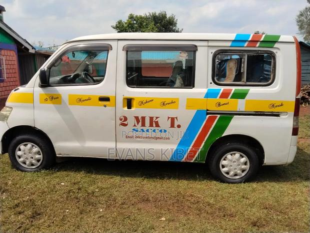Toyota HiAce 2019 White - thumbnail 6