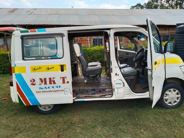 Toyota HiAce 2019 White - thumbnail 8
