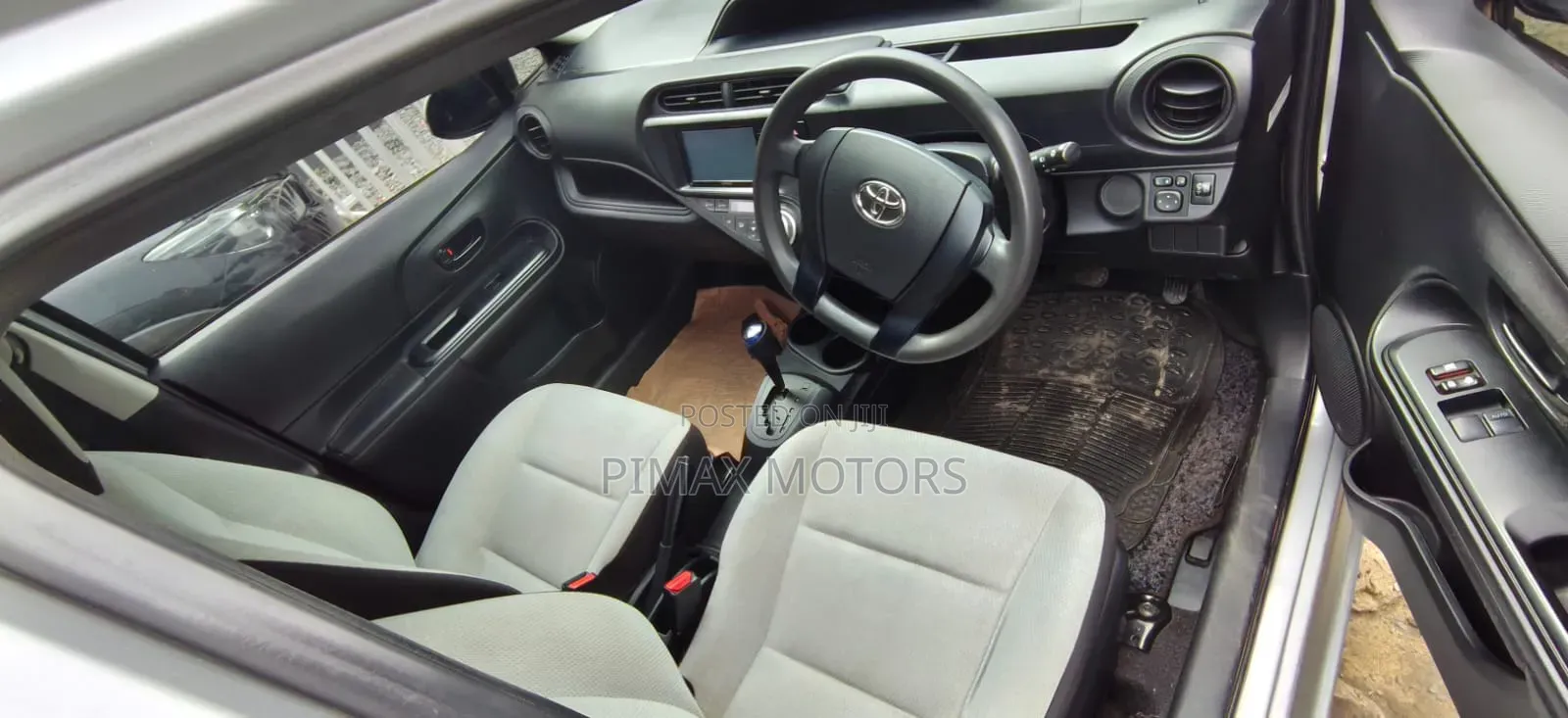 Toyota Aqua 2017 Silver