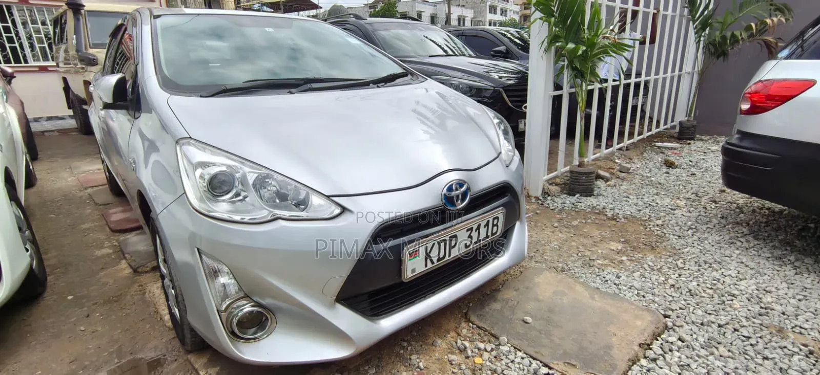 Toyota Aqua 2017 Silver