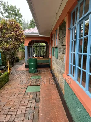 5bdrm Mansion in Riverside, Kitutu Central for sale