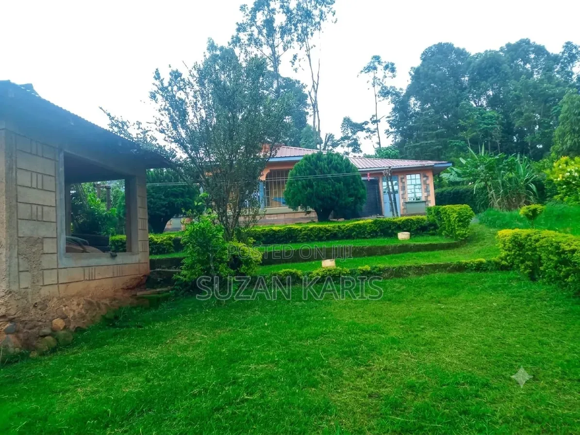 5bdrm Mansion in Riverside, Kitutu Central for sale