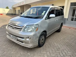 Toyota Noah 2005 Silver