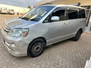Toyota Noah 2005 Silver