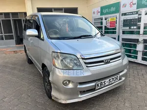Toyota Noah 2005 Silver