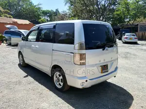 Toyota Voxy 2004 Silver