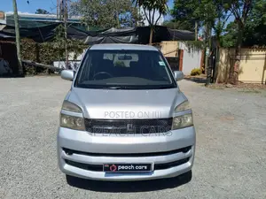 Toyota Voxy 2004 Silver