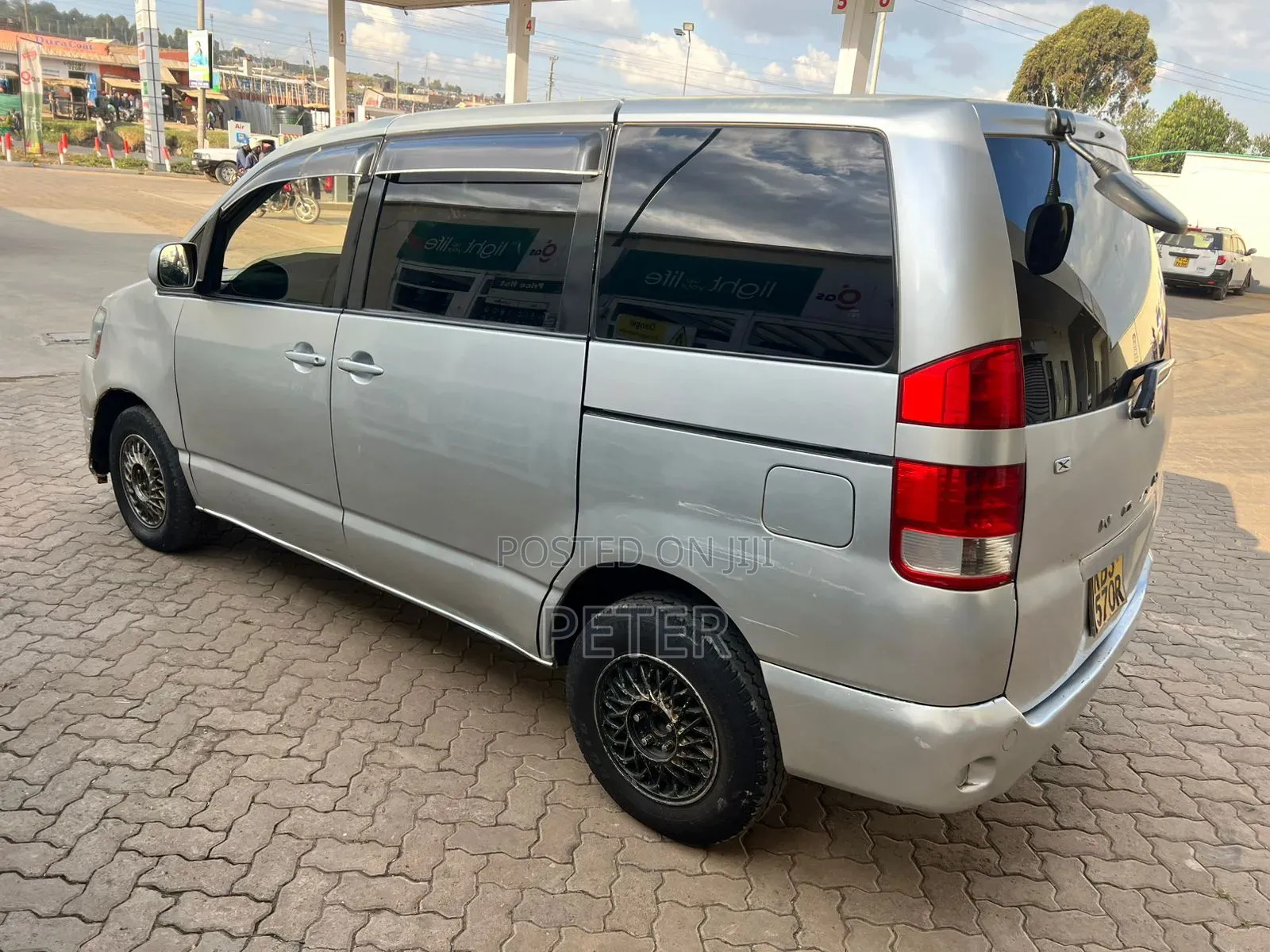 Toyota Noah 2005 Silver