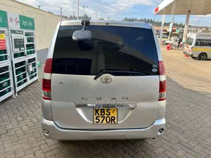 Toyota Noah 2005 Silver
