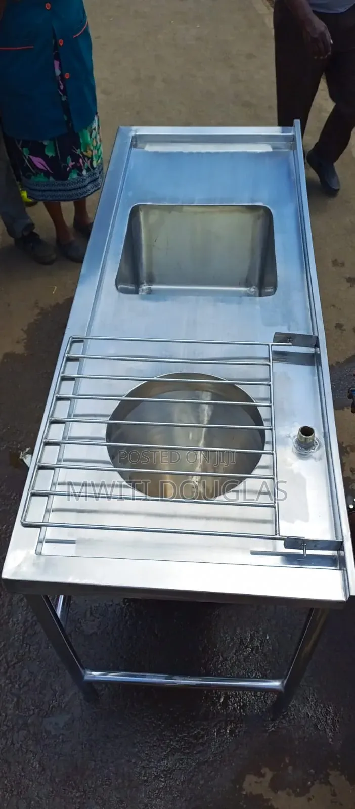 Modern Hospital Sluice Sink With Top Ss Grills