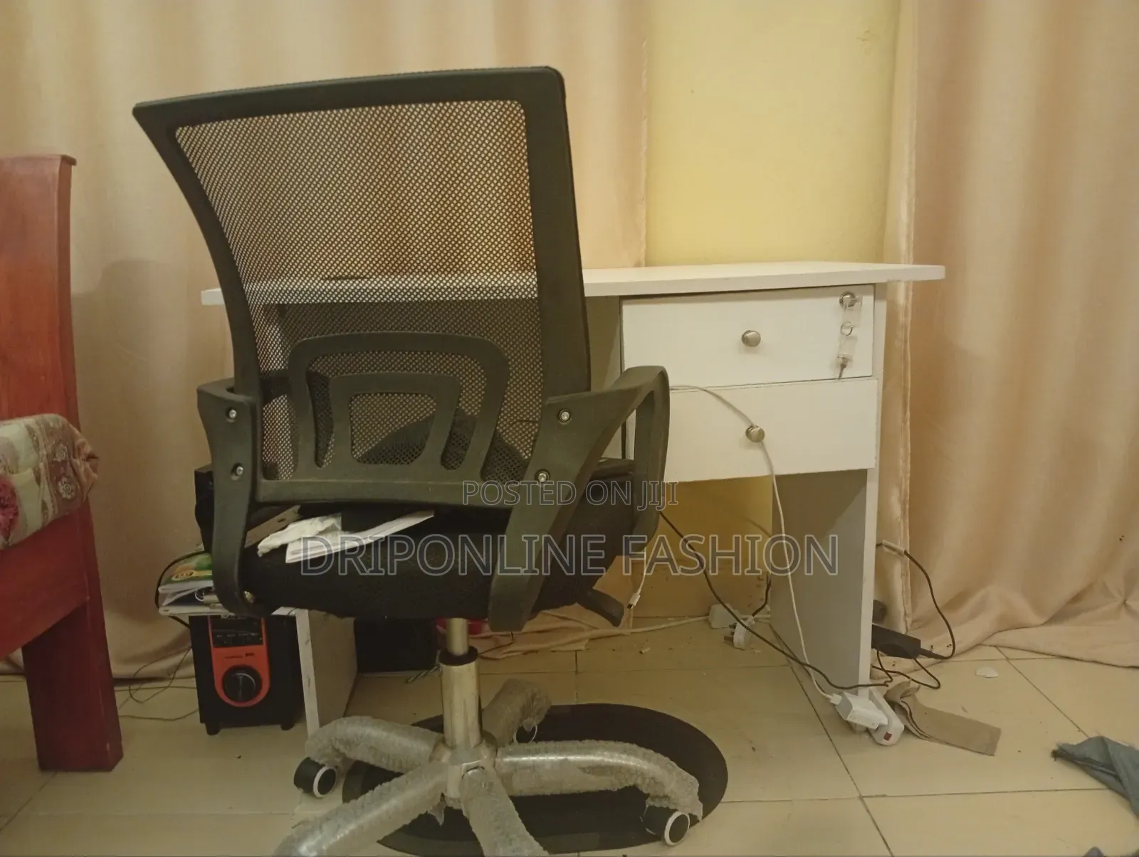 Office Chair+ Table