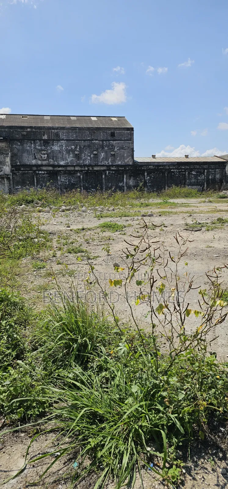 Oner Acre Yard Available for Long Term Let or Sale Shimsnzi