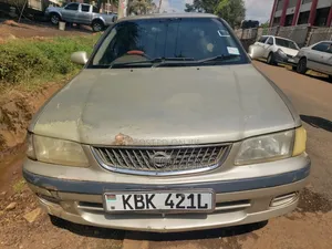 Nissan FB15 2004 Gold