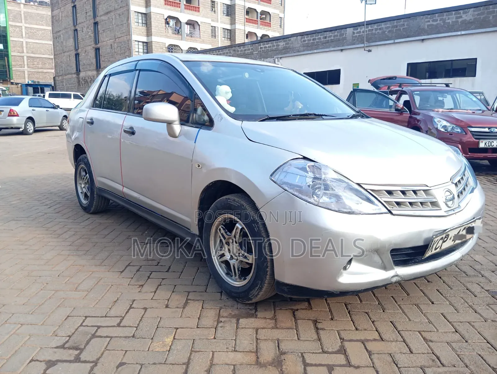 Nissan Tiida 2011 Silver