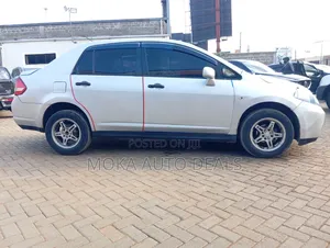 Nissan Tiida 2011 Silver