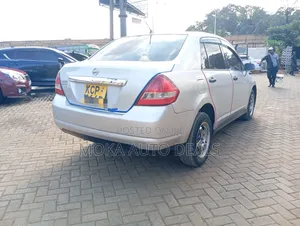Nissan Tiida 2011 Silver