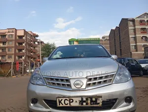 Nissan Tiida 2011 Silver
