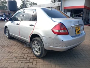 Nissan Tiida 2011 Silver