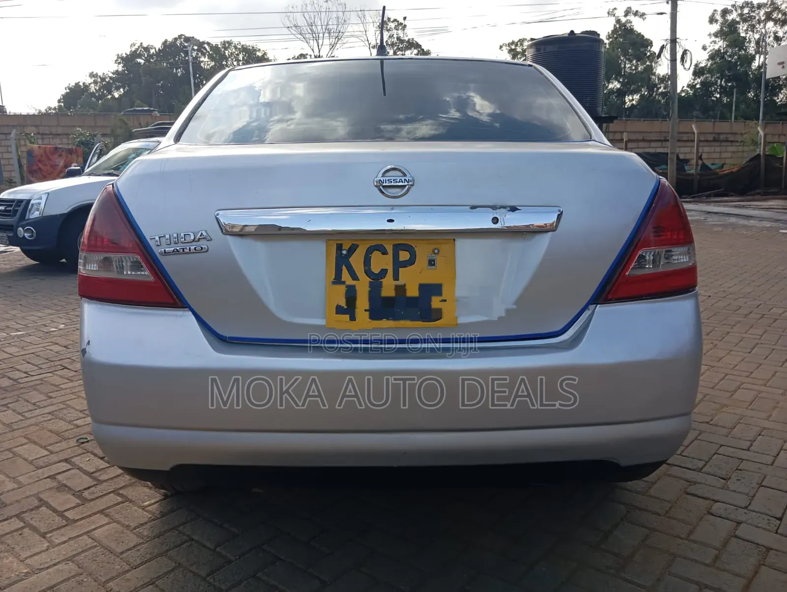 Nissan Tiida 2011 Silver