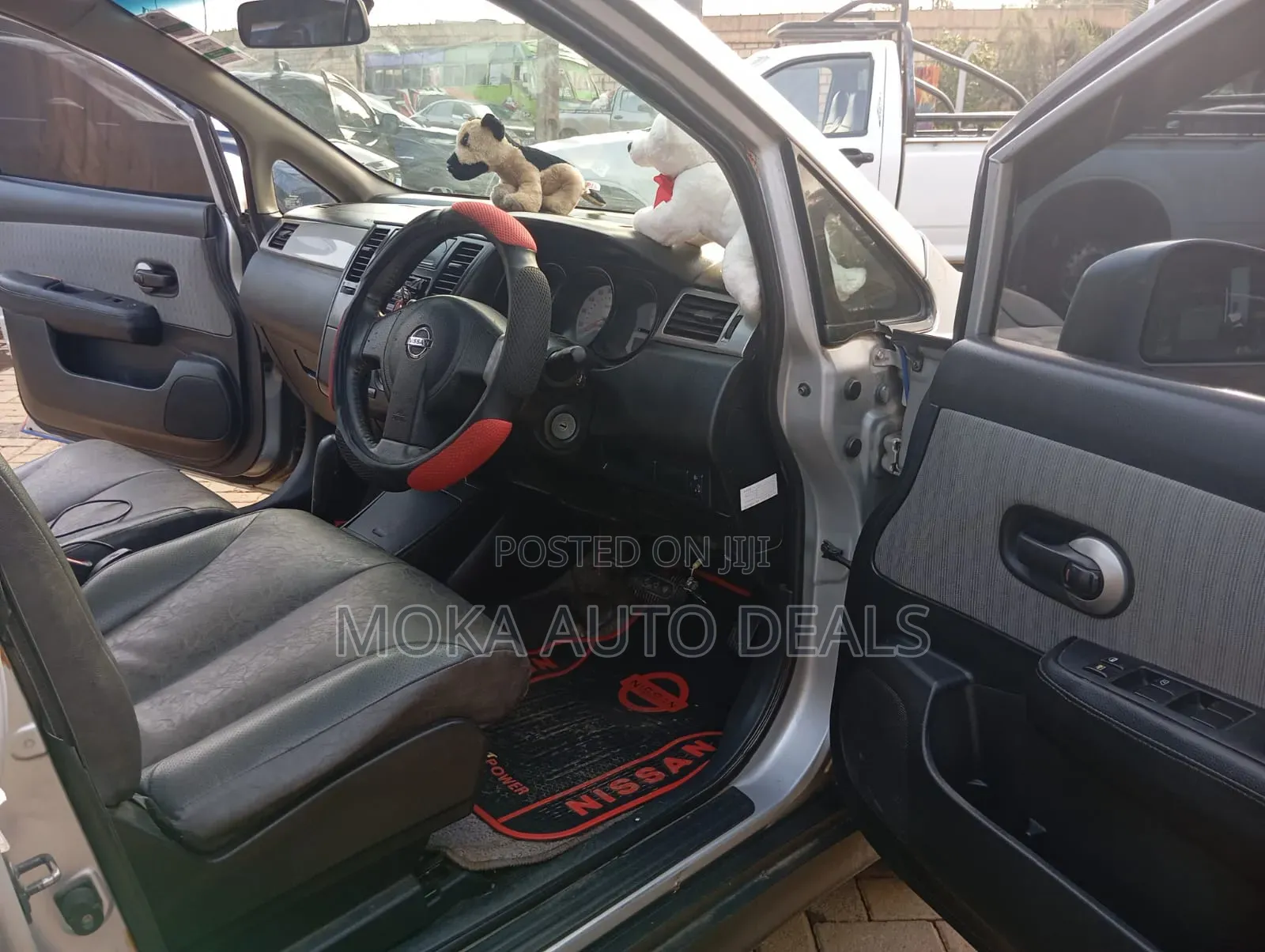 Nissan Tiida 2011 Silver