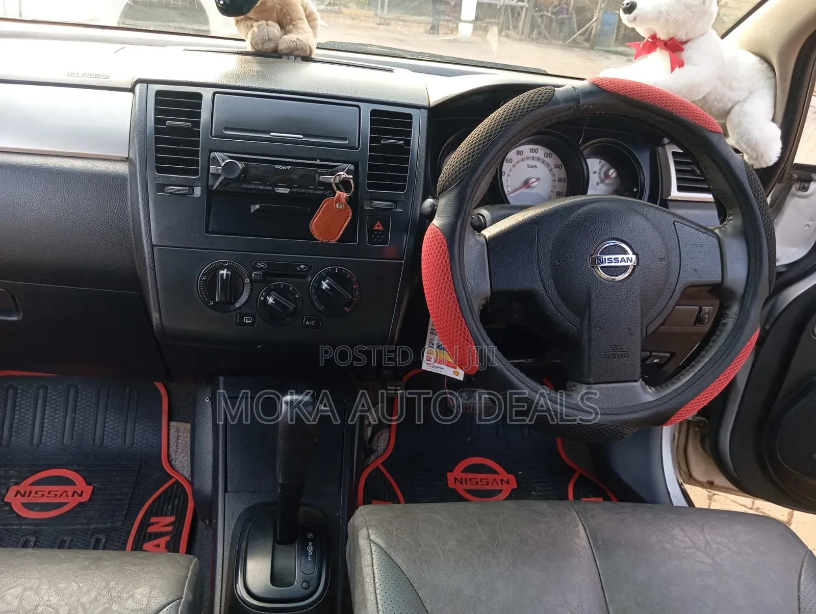 Nissan Tiida 2011 Silver
