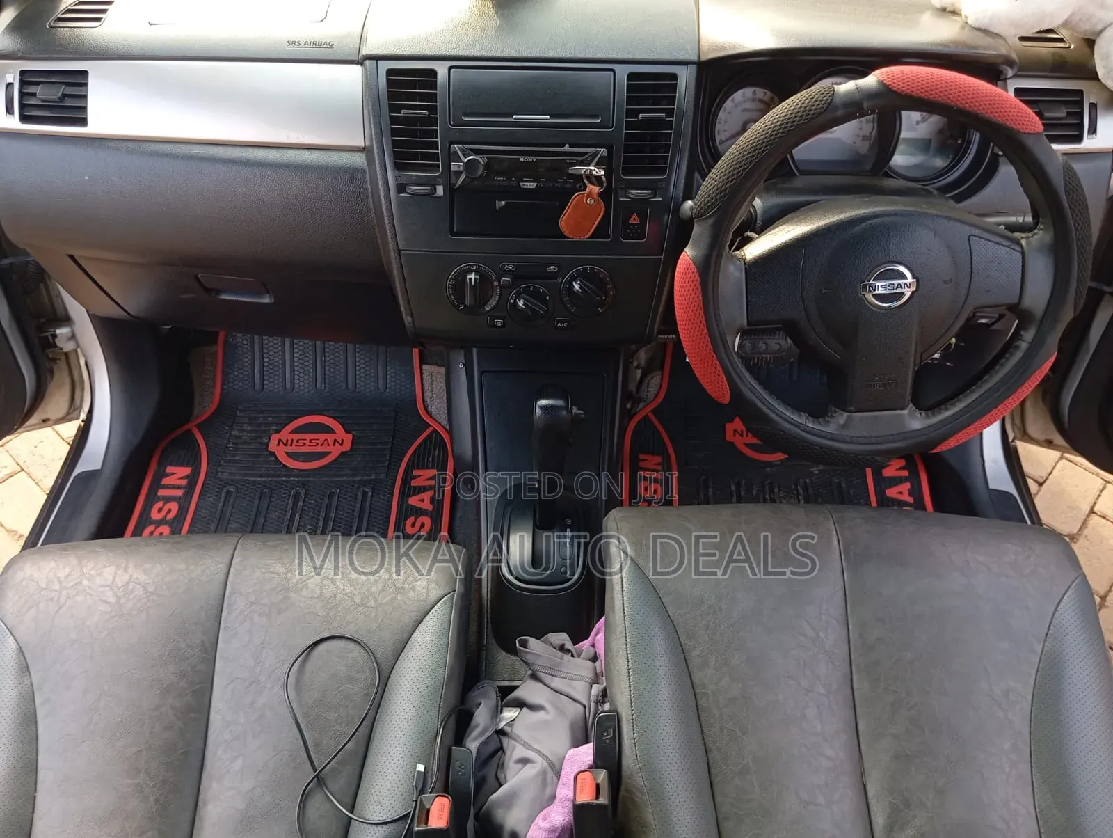 Nissan Tiida 2011 Silver