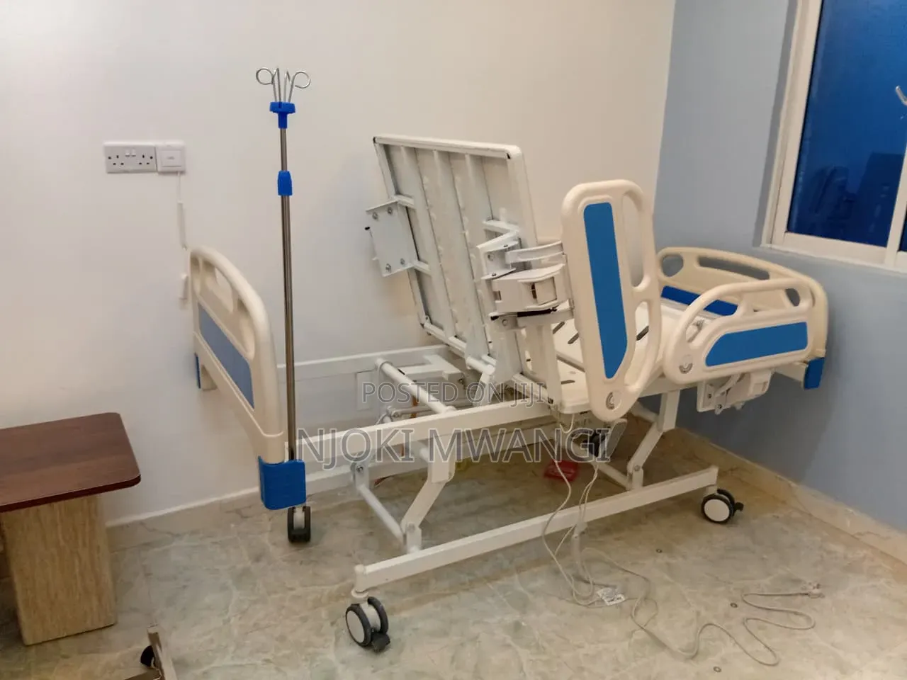 Double Crank Bed (With Mattress)
