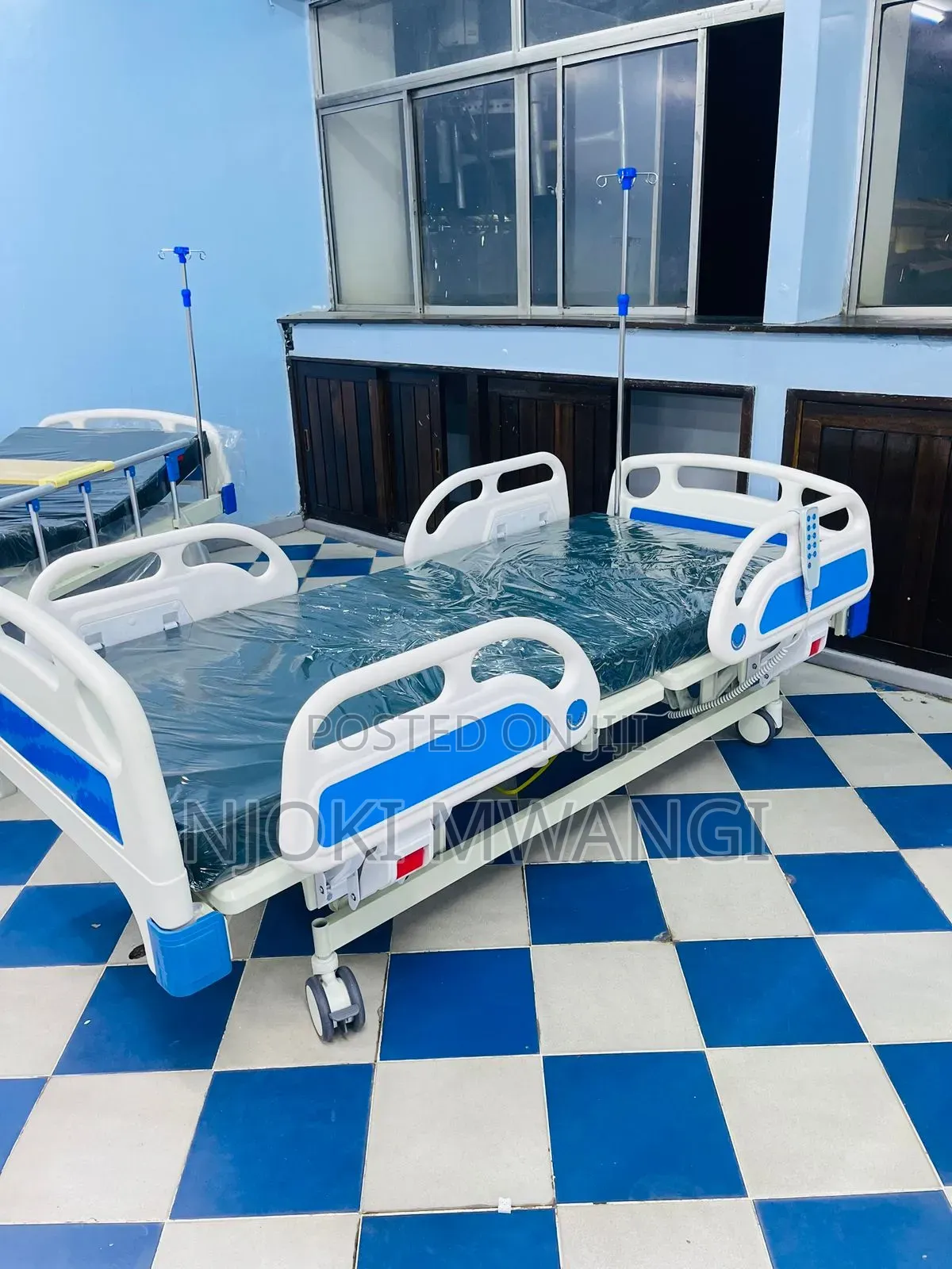 Double Crank Bed (With Mattress)