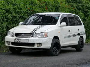 Toyota Gaia 2000 White