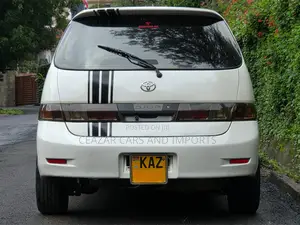 Toyota Gaia 2000 White