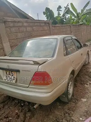 Toyota Corolla 2000 Gold