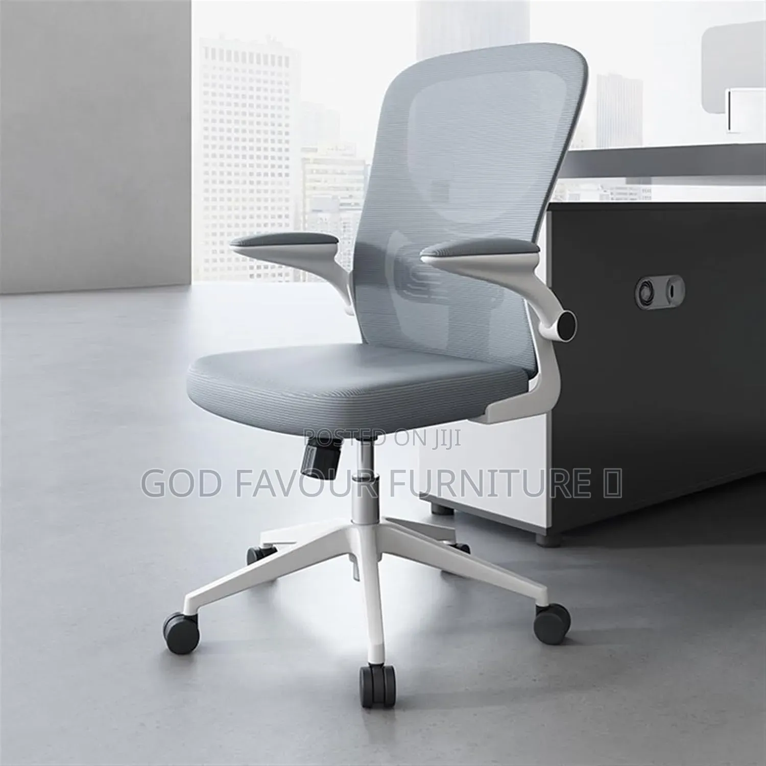 Black and Quality Ergonomic Swivel Office Chair Lkj8