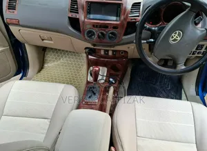 Toyota Hilux 2010 Blue