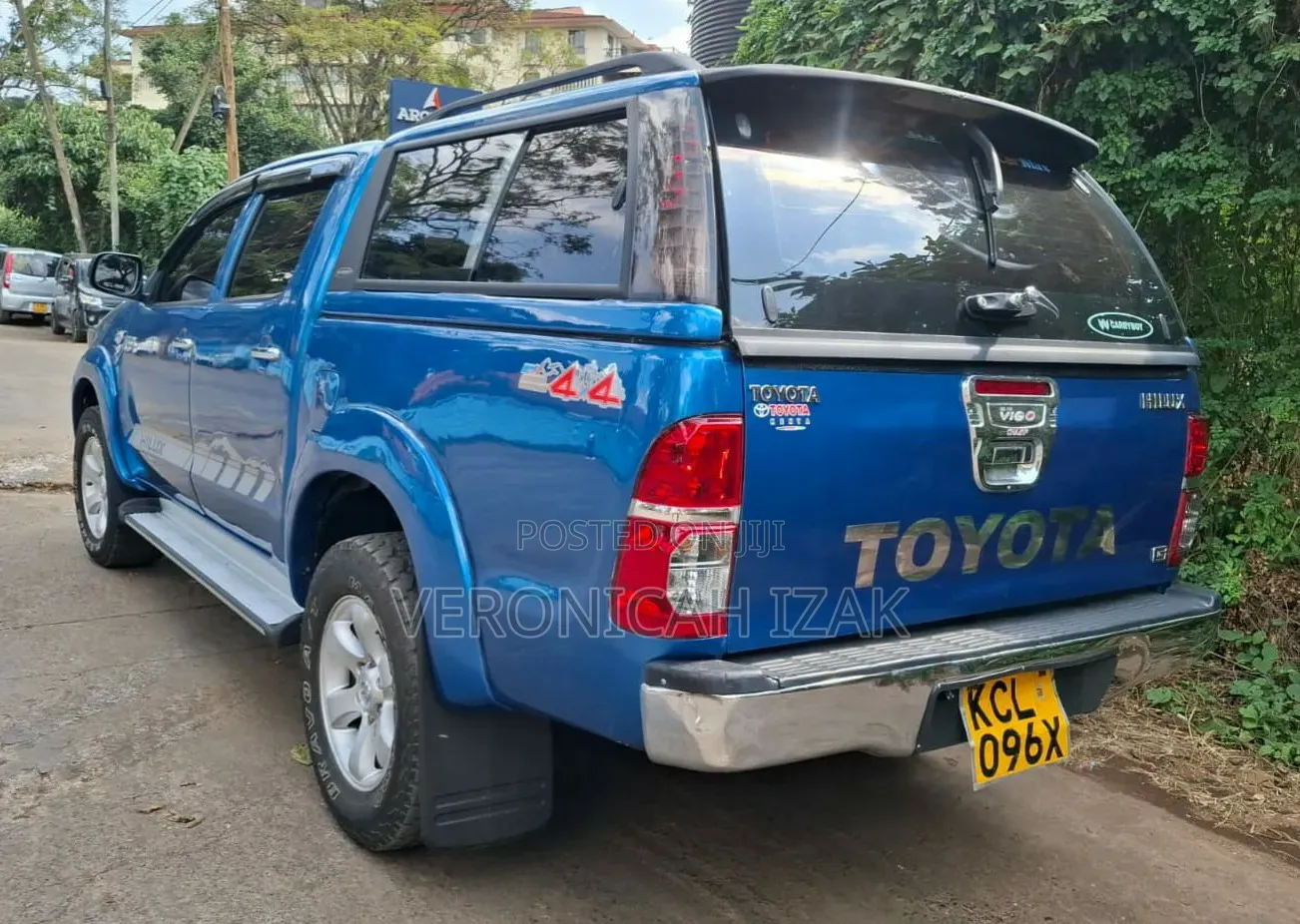 Toyota Hilux 2010 Blue