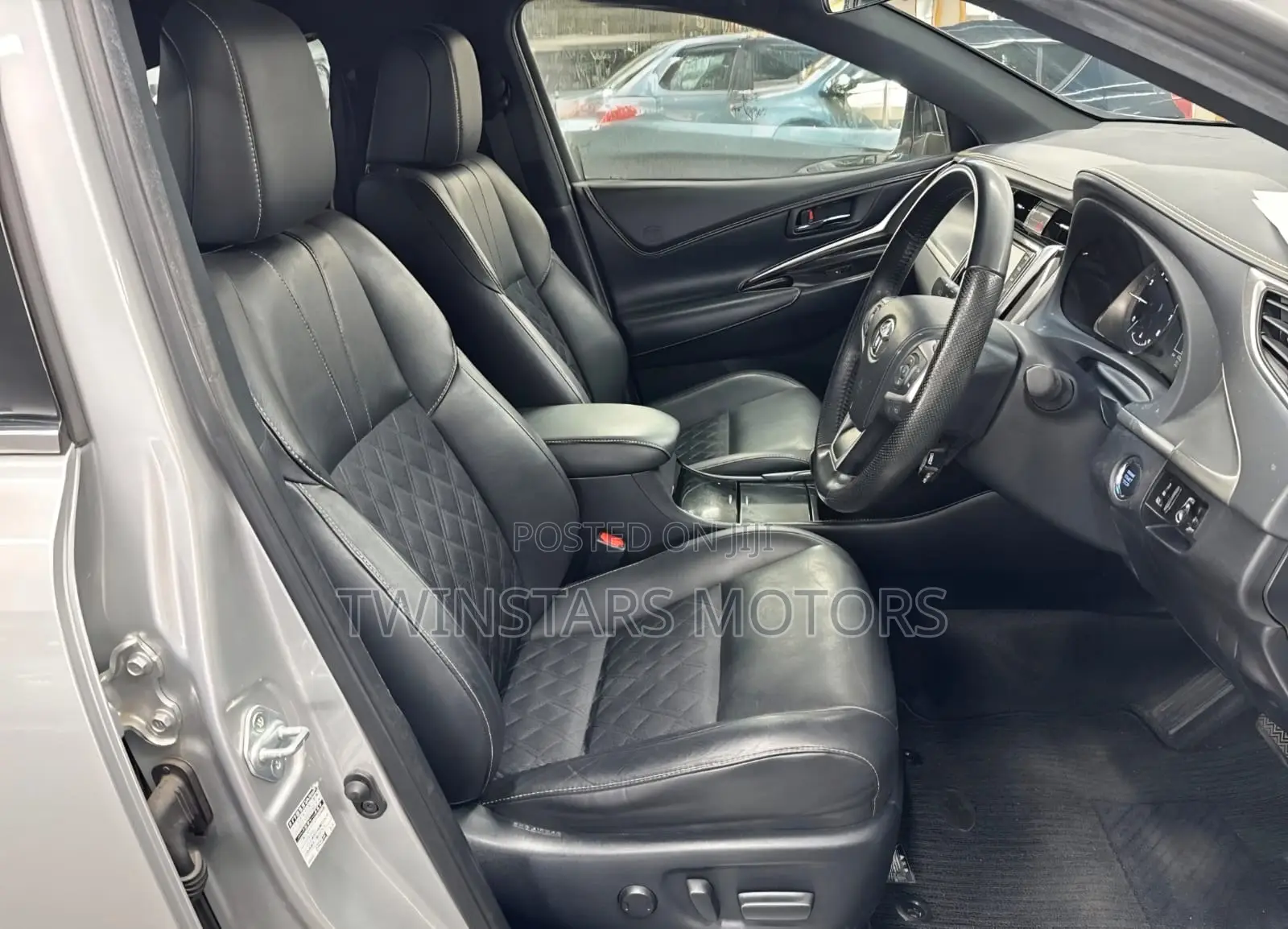 Toyota Harrier 2.0 2019 Silver