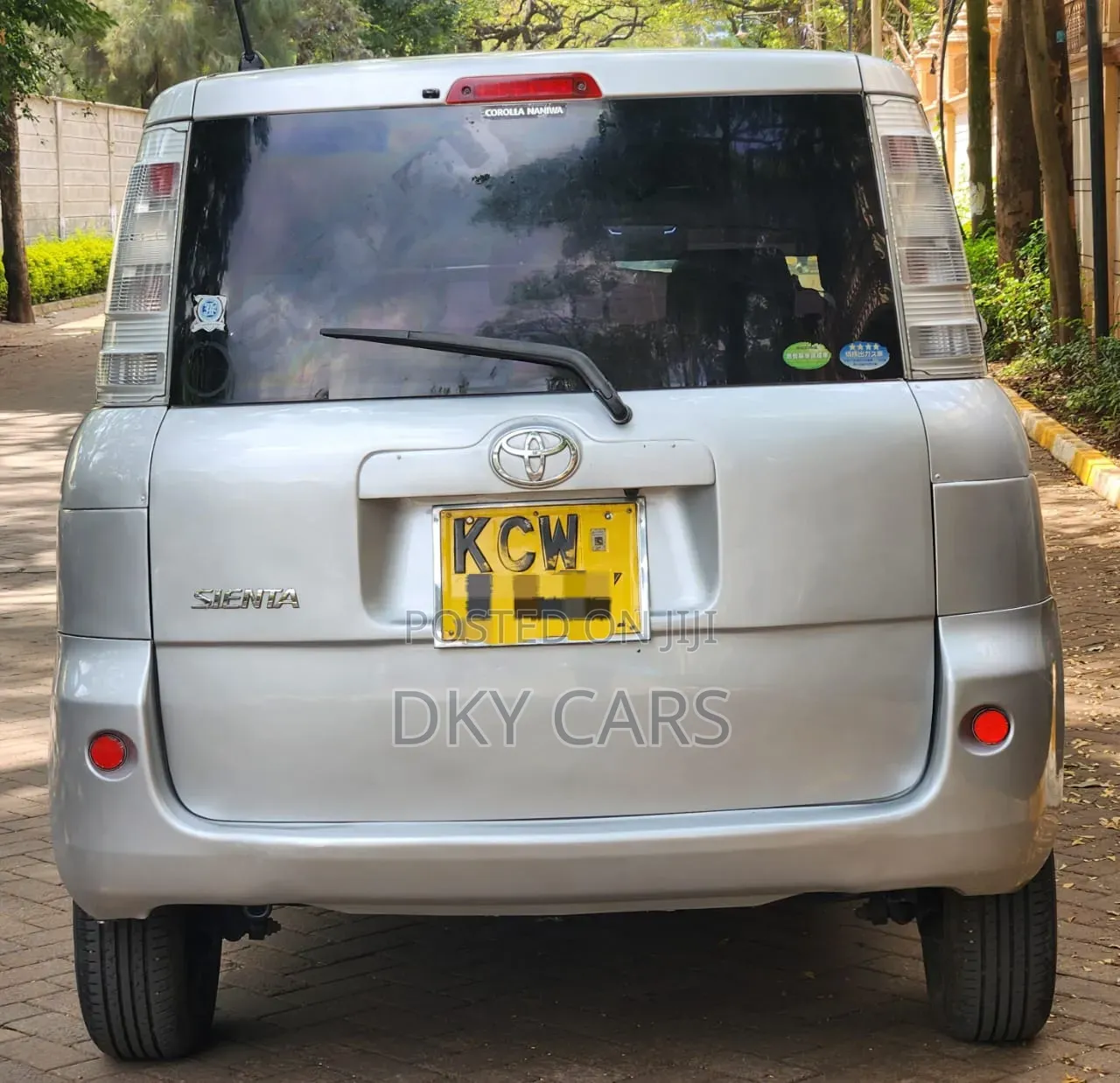Toyota Sienta 2012 Silver
