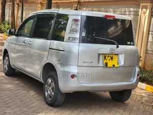 Toyota Sienta 2012 Silver