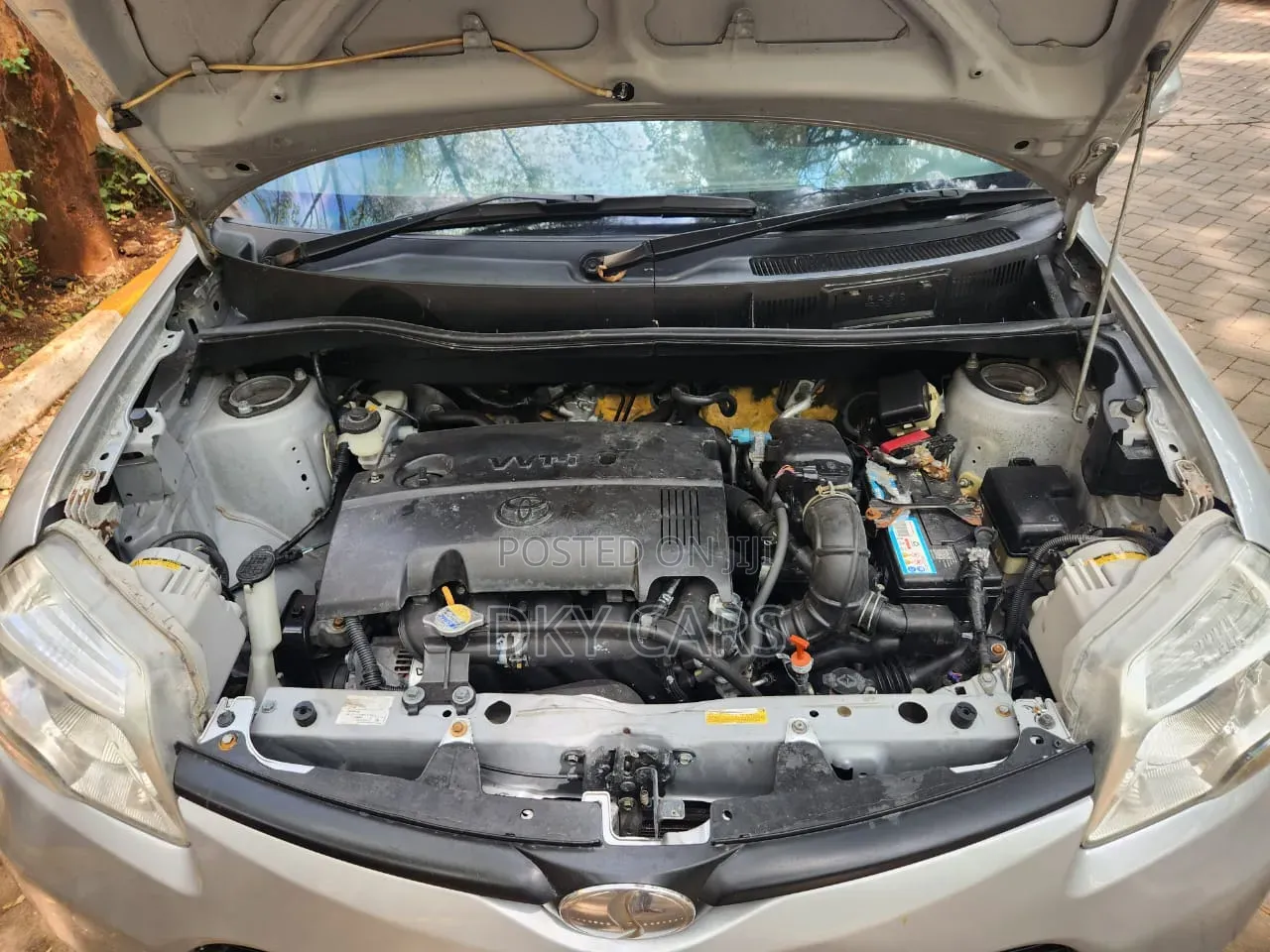 Toyota Sienta 2012 Silver