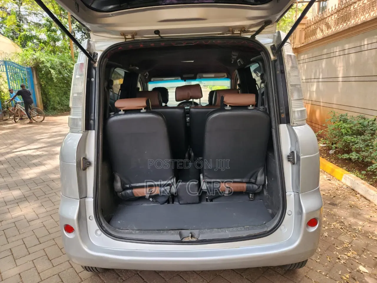 Toyota Sienta 2012 Silver