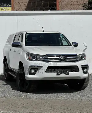 Toyota Hilux Revo Double Cab Deisel 2.4 AWD 2018 White