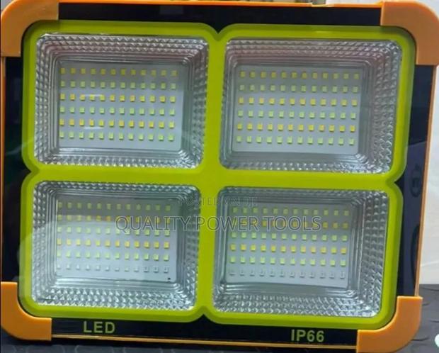 150w Solar Floodlight, Four-quadrant Led Panel Design For Bright - main view