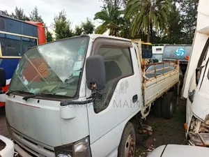 Isuzu Elf Yom 2011