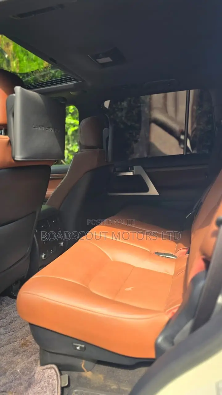 Toyota Land Cruiser 2019 White